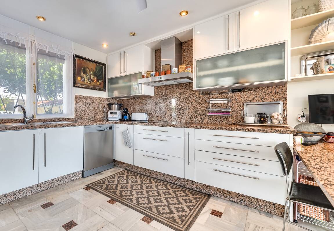 Villa en una tranquila urbanización al lado de la ciudad de Marbella