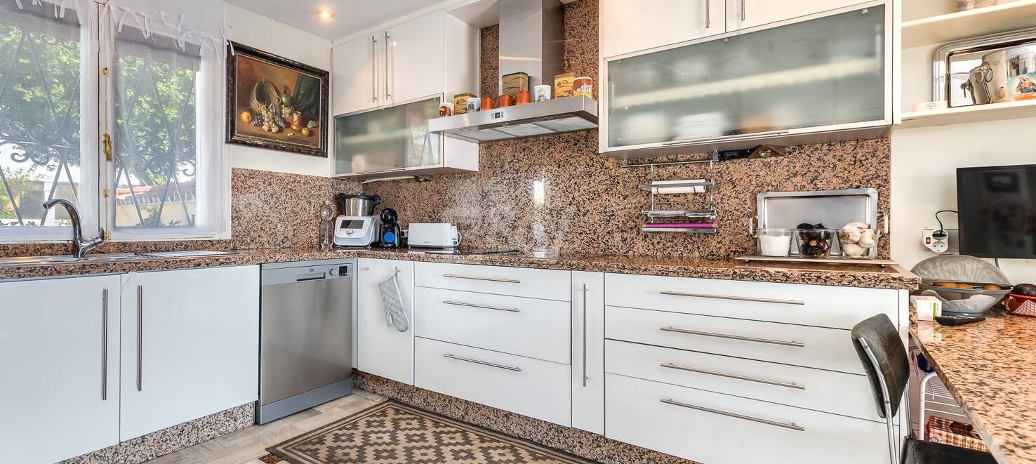 Villa in a Quiet Urbanisation next to Marbella City