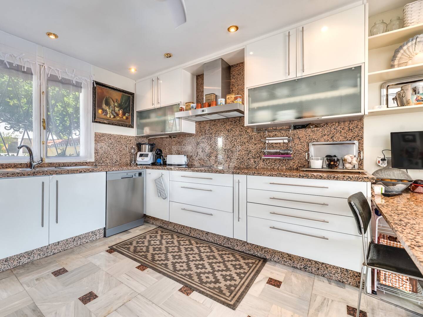 Villa en una tranquila urbanización al lado de la ciudad de Marbella