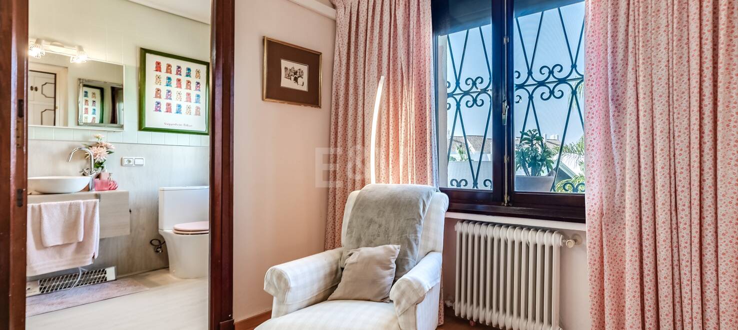 Villa in a Quiet Urbanisation next to Marbella City