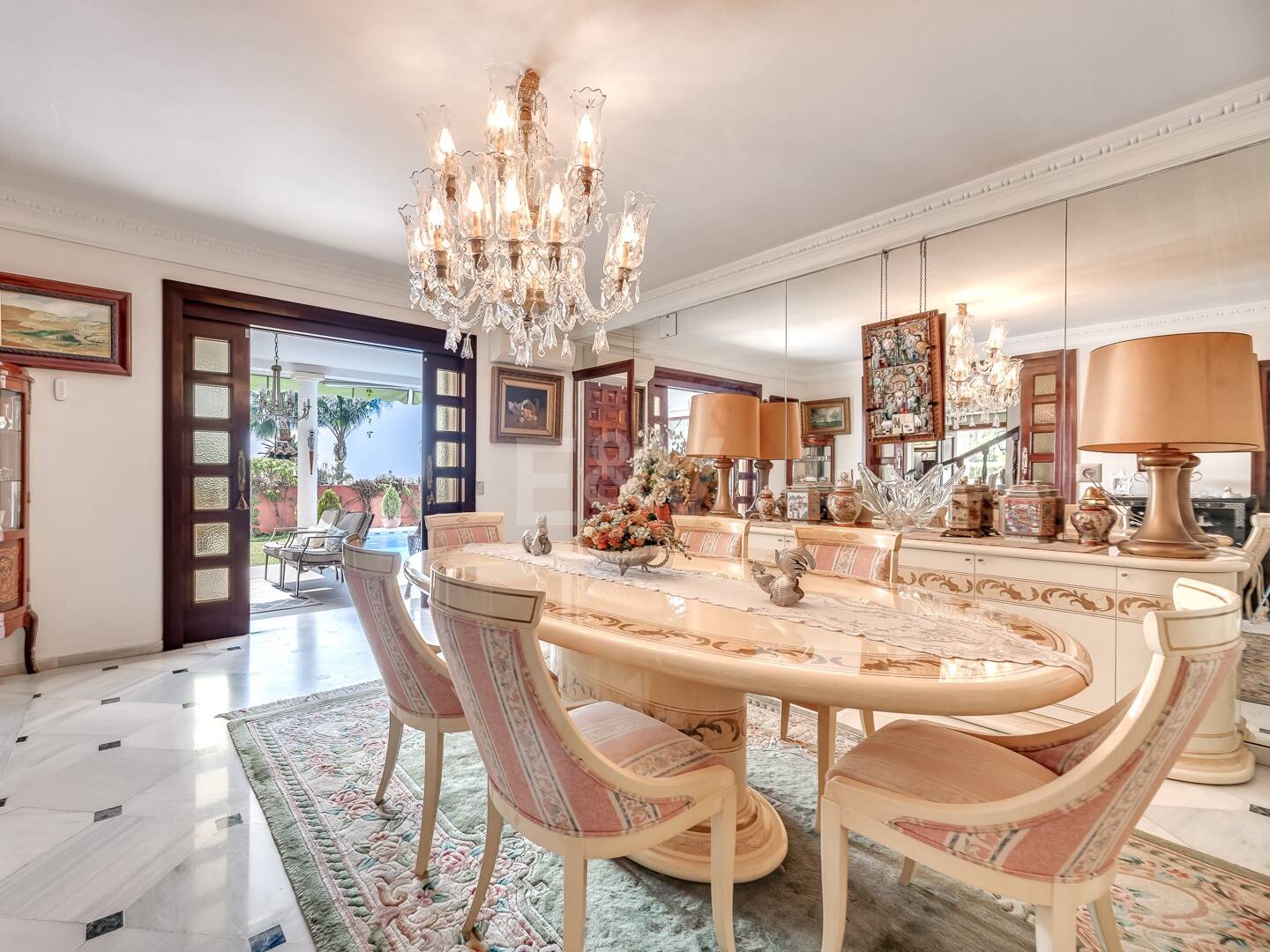 Villa en una tranquila urbanización al lado de la ciudad de Marbella