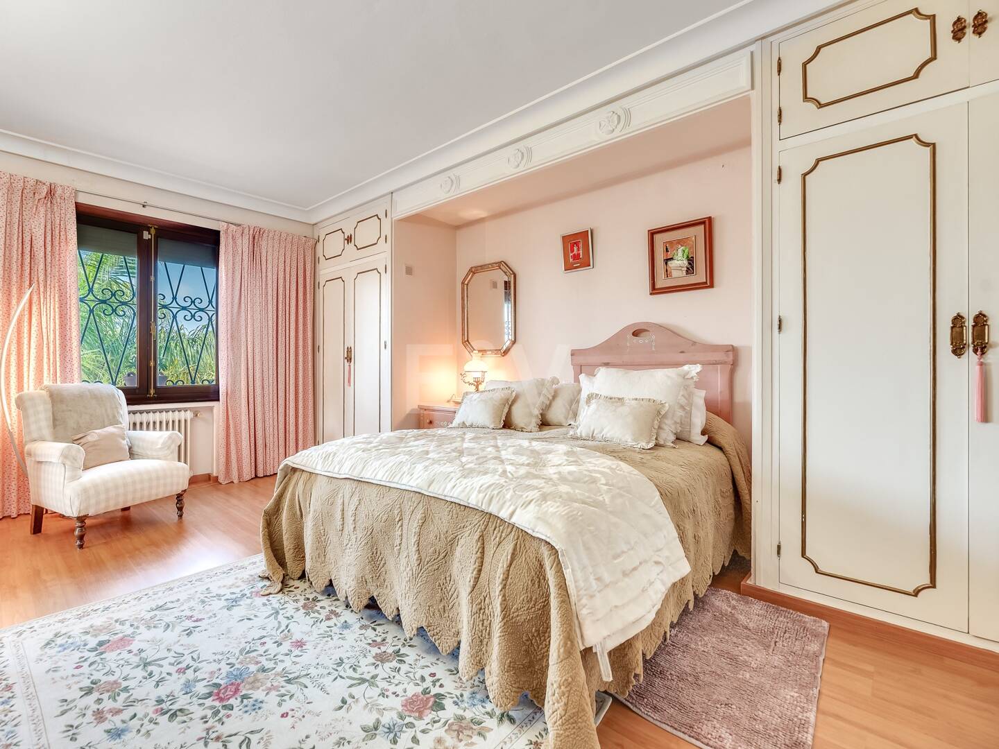 Villa en una tranquila urbanización al lado de la ciudad de Marbella