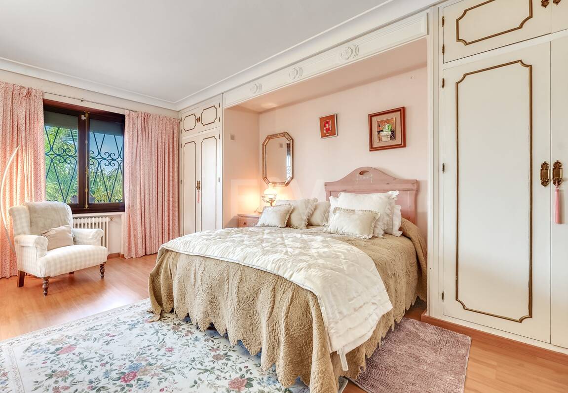 Villa en una tranquila urbanización al lado de la ciudad de Marbella