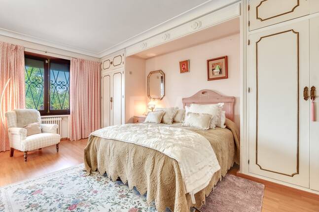 Villa en una tranquila urbanización al lado de la ciudad de Marbella