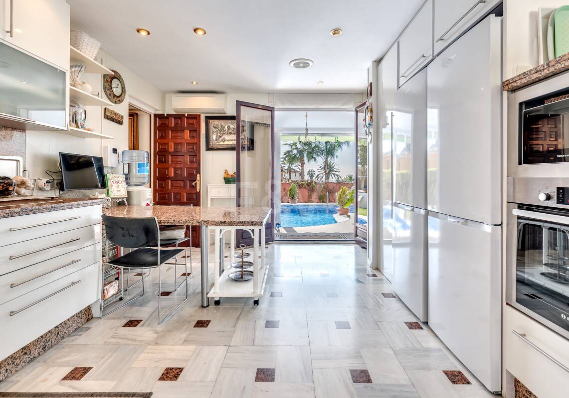 Villa dans une urbanisation tranquille à côté de Marbella City