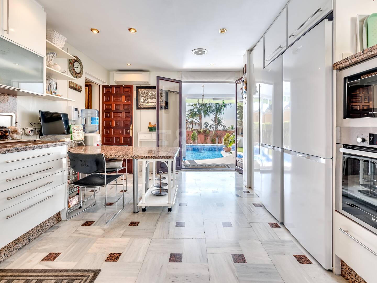 Villa en una tranquila urbanización al lado de la ciudad de Marbella