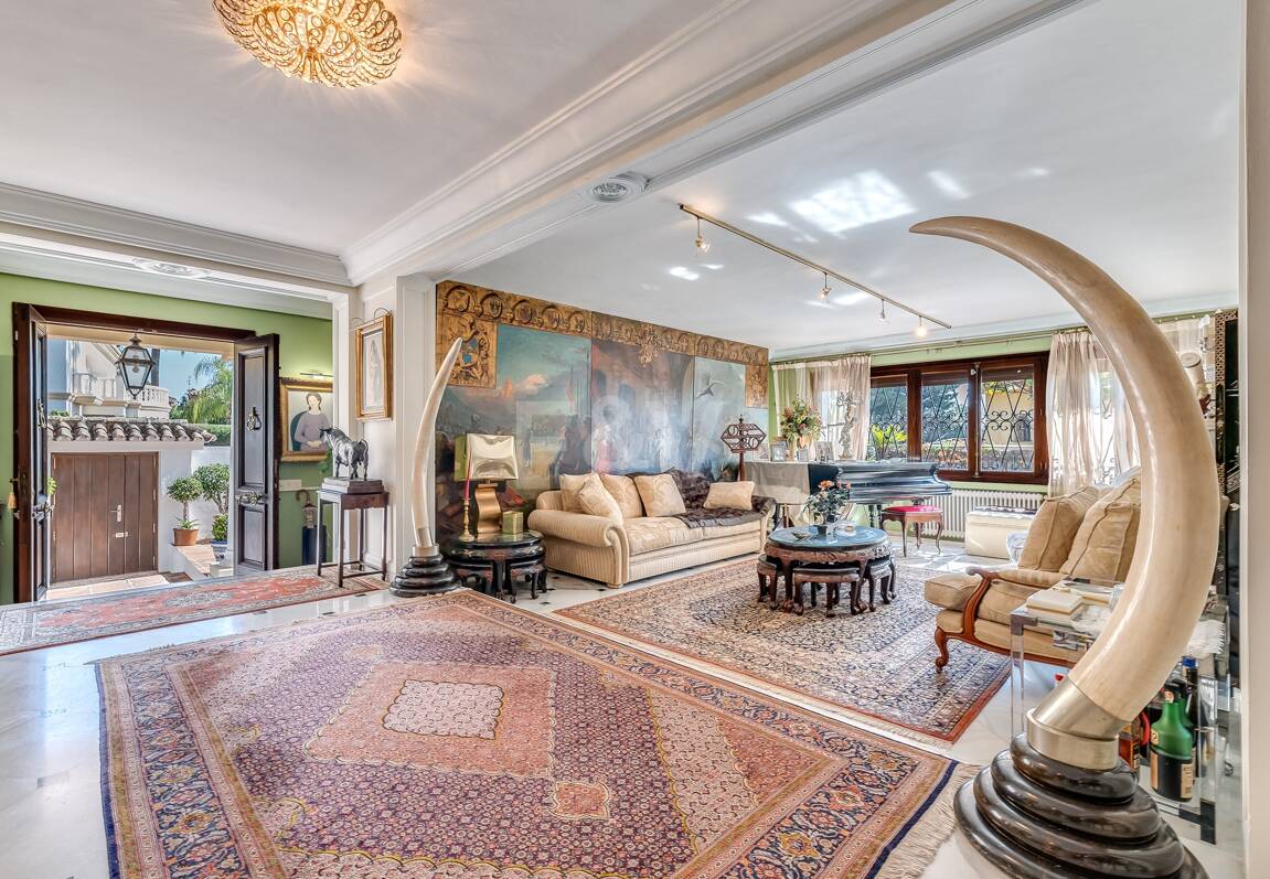 Villa en una tranquila urbanización al lado de la ciudad de Marbella