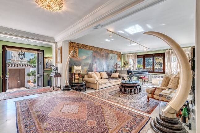 Villa en una tranquila urbanización al lado de la ciudad de Marbella