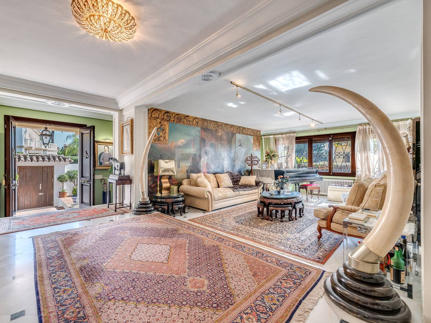 Villa i en lugn urbanisering bredvid Marbella City