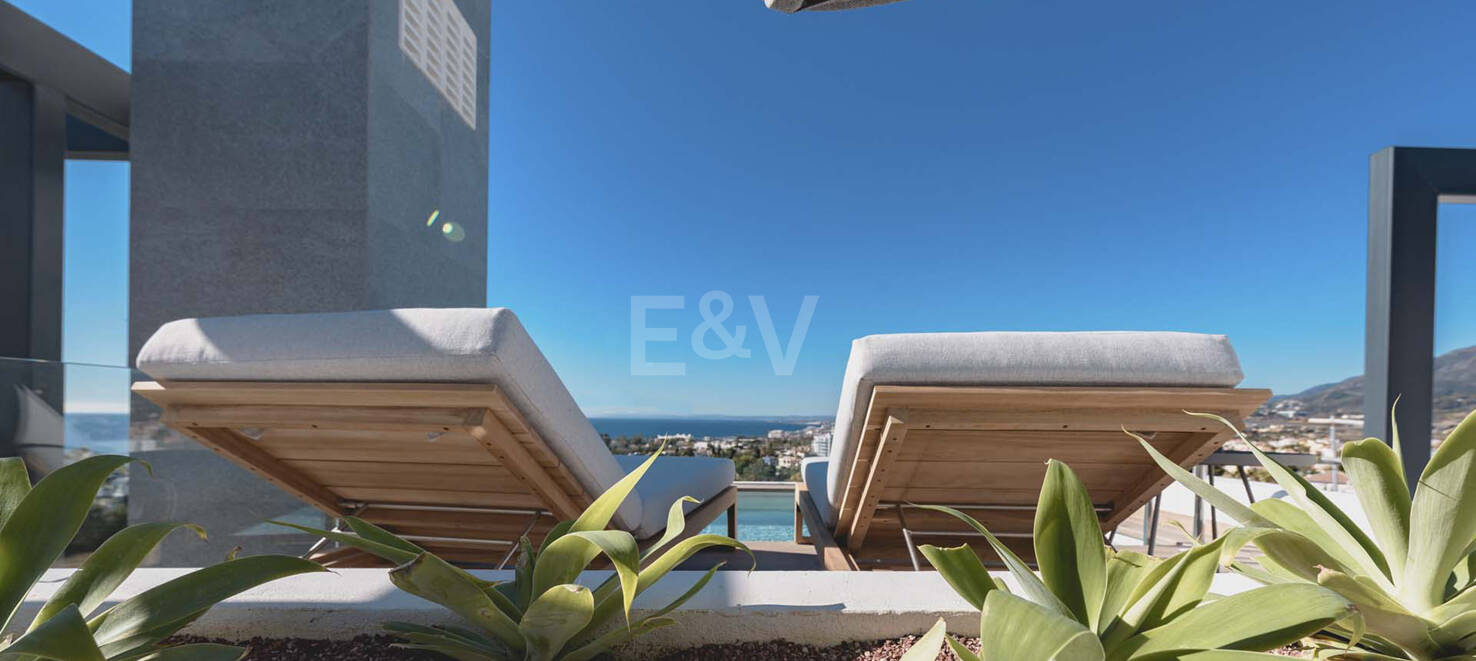 Luxury Villas in Rio Real with Panoramic Views