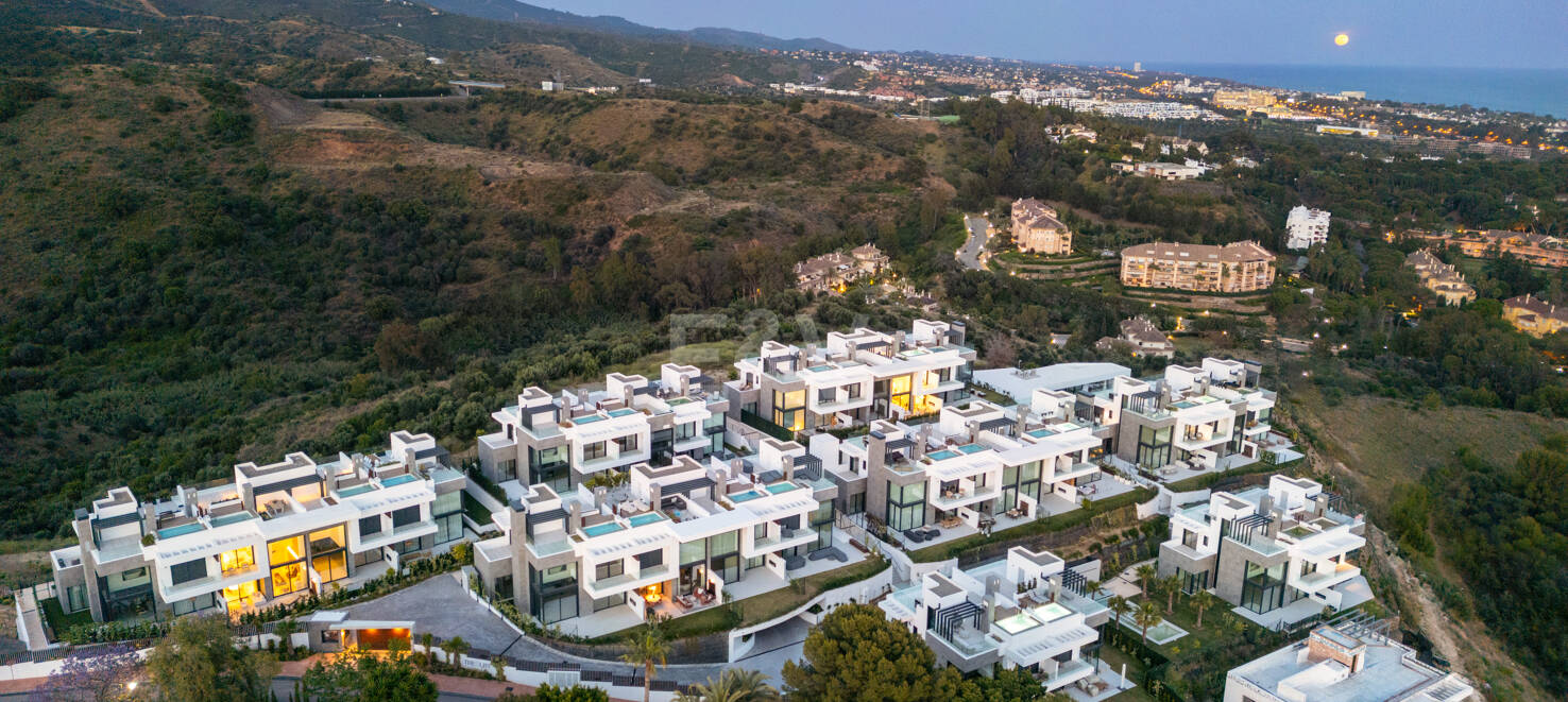 Brandneue Doppelhaushälfte in einer bewachten Wohnanlage mit privatem Pool und Meerblick