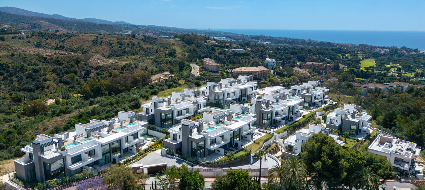 Brandneue Doppelhaushälfte in einer bewachten Wohnanlage mit privatem Pool und Meerblick
