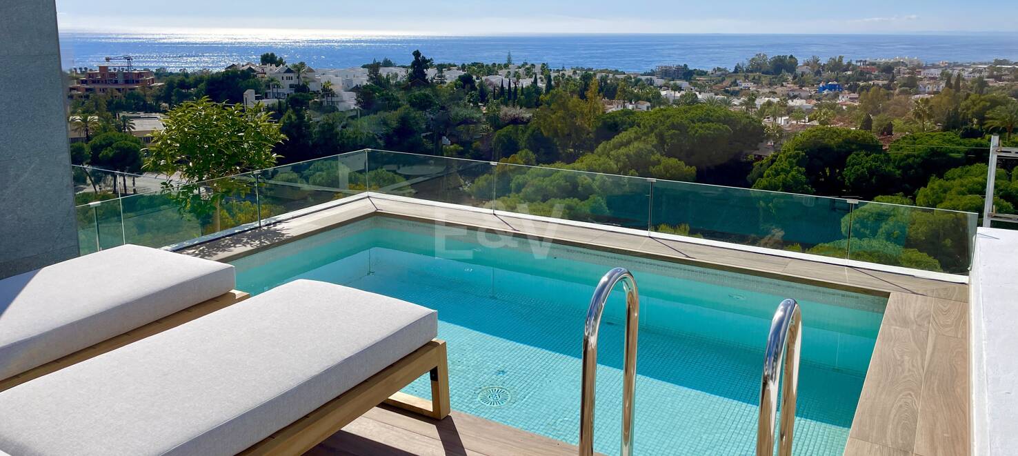 Luxury Villas in Rio Real with Panoramic Views