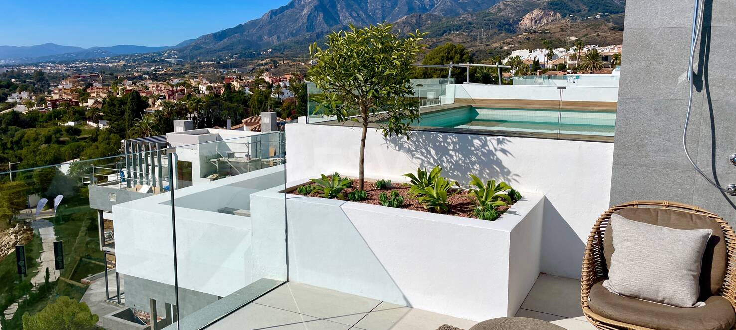 Luxury Villas in Rio Real with Panoramic Views