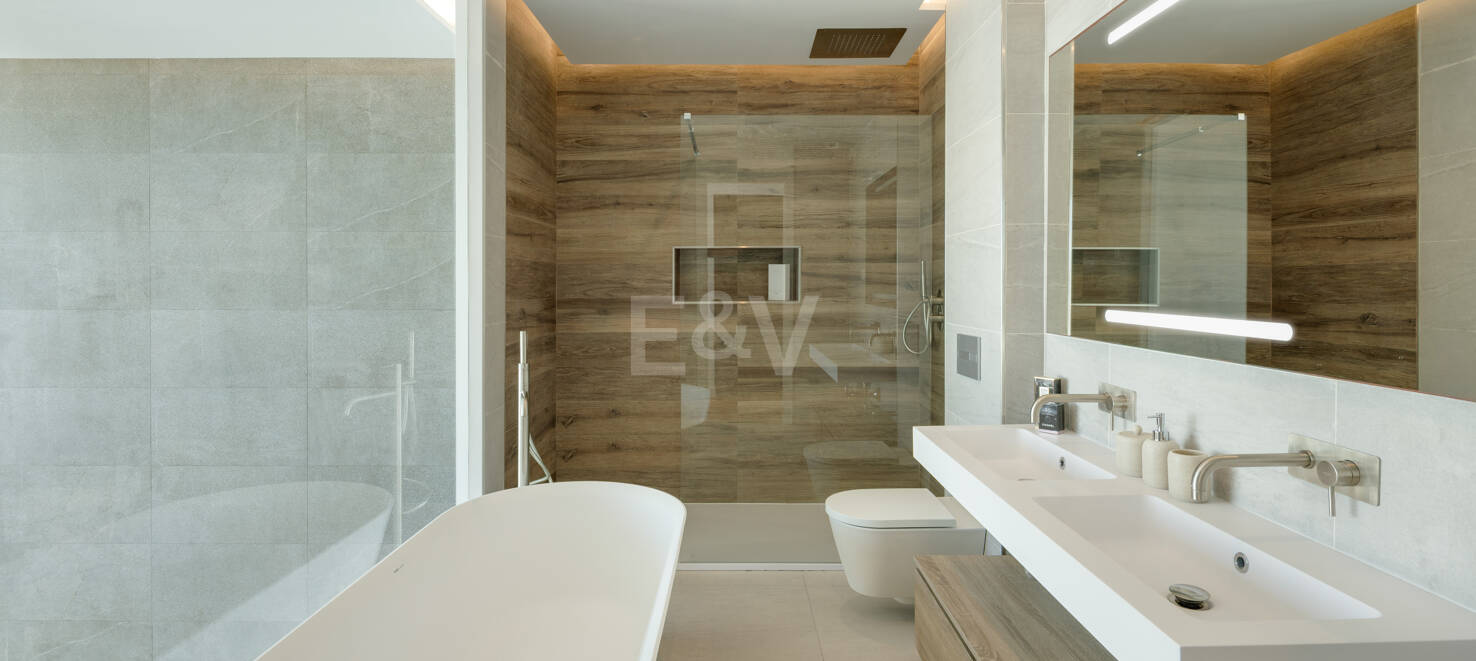 Brandneue Doppelhaushälfte in einer bewachten Wohnanlage mit privatem Pool und Meerblick