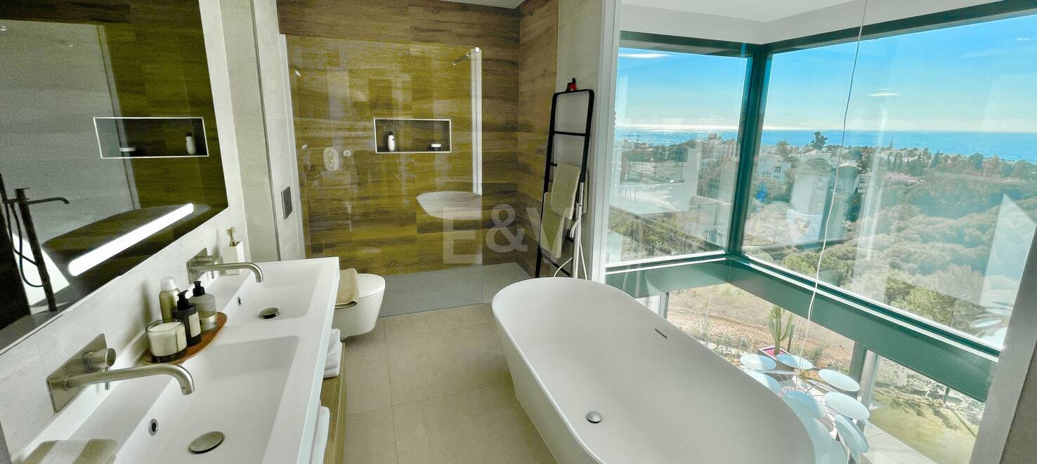 Luxury Villas in Rio Real with Panoramic Views