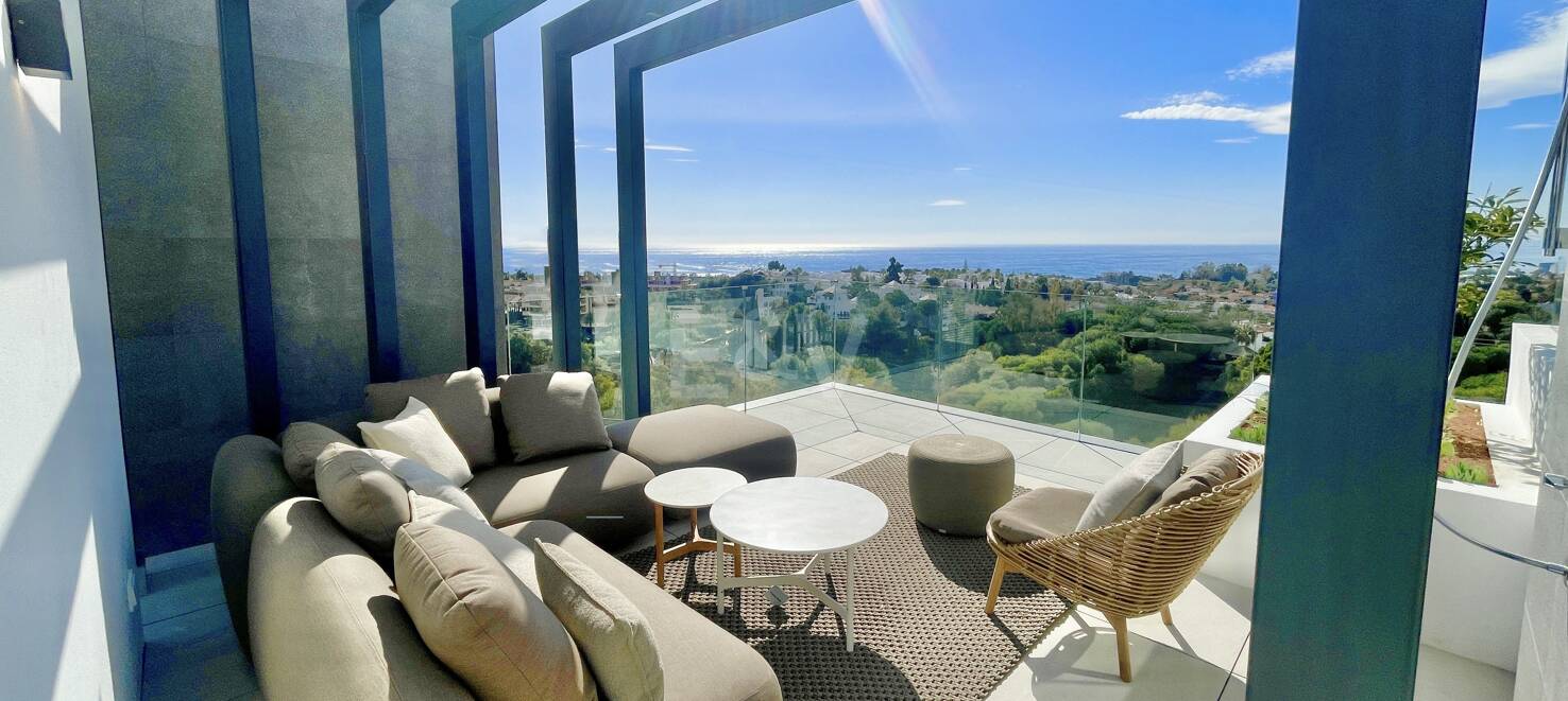 Luxury Villas in Rio Real with Panoramic Views