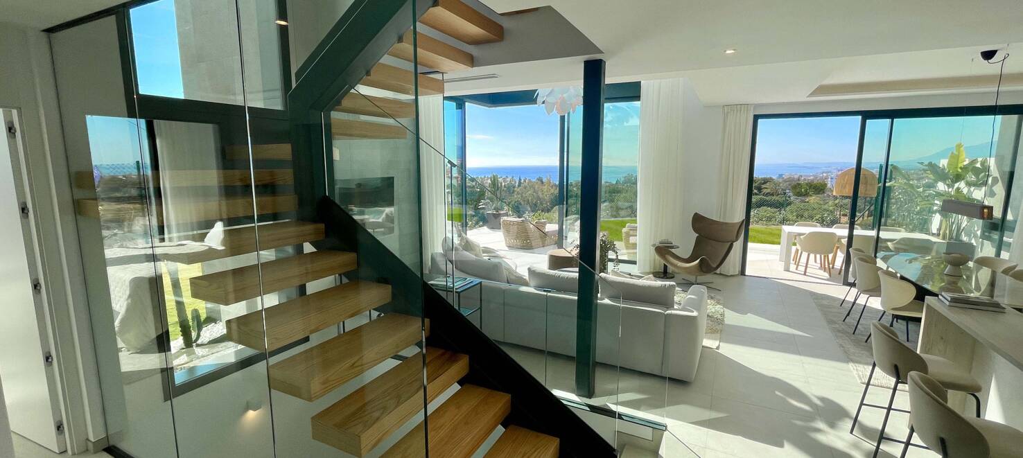 Luxury Villas in Rio Real with Panoramic Views