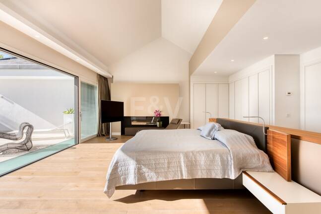 Moderne Villa in La Zagaleta mit herrlichem Meerblick