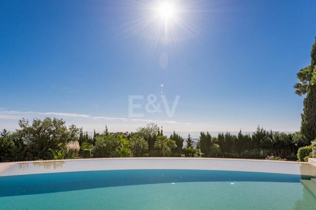 Moderne Villa in La Zagaleta mit herrlichem Meerblick