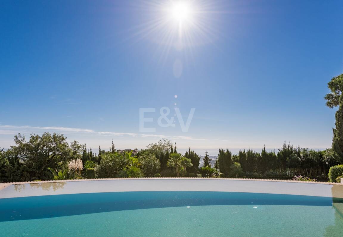 Moderne Villa in La Zagaleta mit herrlichem Meerblick