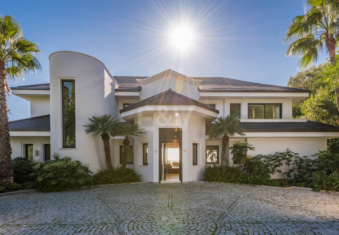 Moderne Villa in La Zagaleta mit herrlichem Meerblick