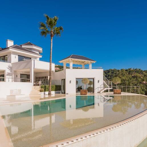 Moderne Villa in La Zagaleta mit herrlichem Meerblick