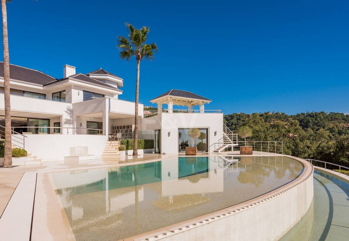 Moderne Villa in La Zagaleta mit herrlichem Meerblick