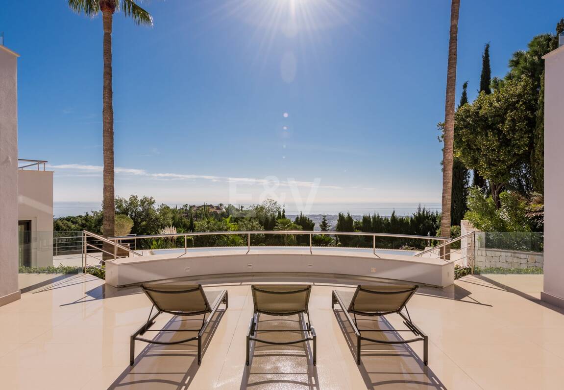 Moderne Villa in La Zagaleta mit herrlichem Meerblick