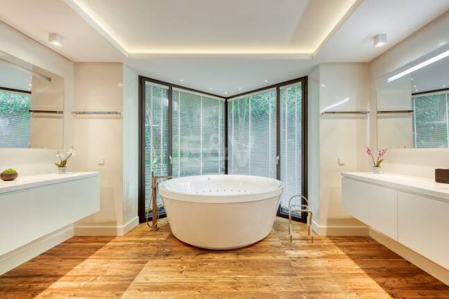 Moderne Villa in La Zagaleta mit herrlichem Meerblick