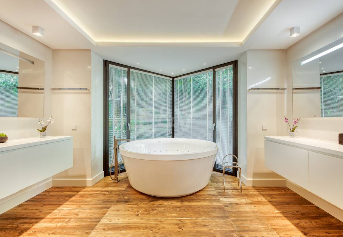 Moderne Villa in La Zagaleta mit herrlichem Meerblick