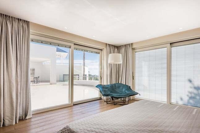 Moderne Villa in La Zagaleta mit herrlichem Meerblick