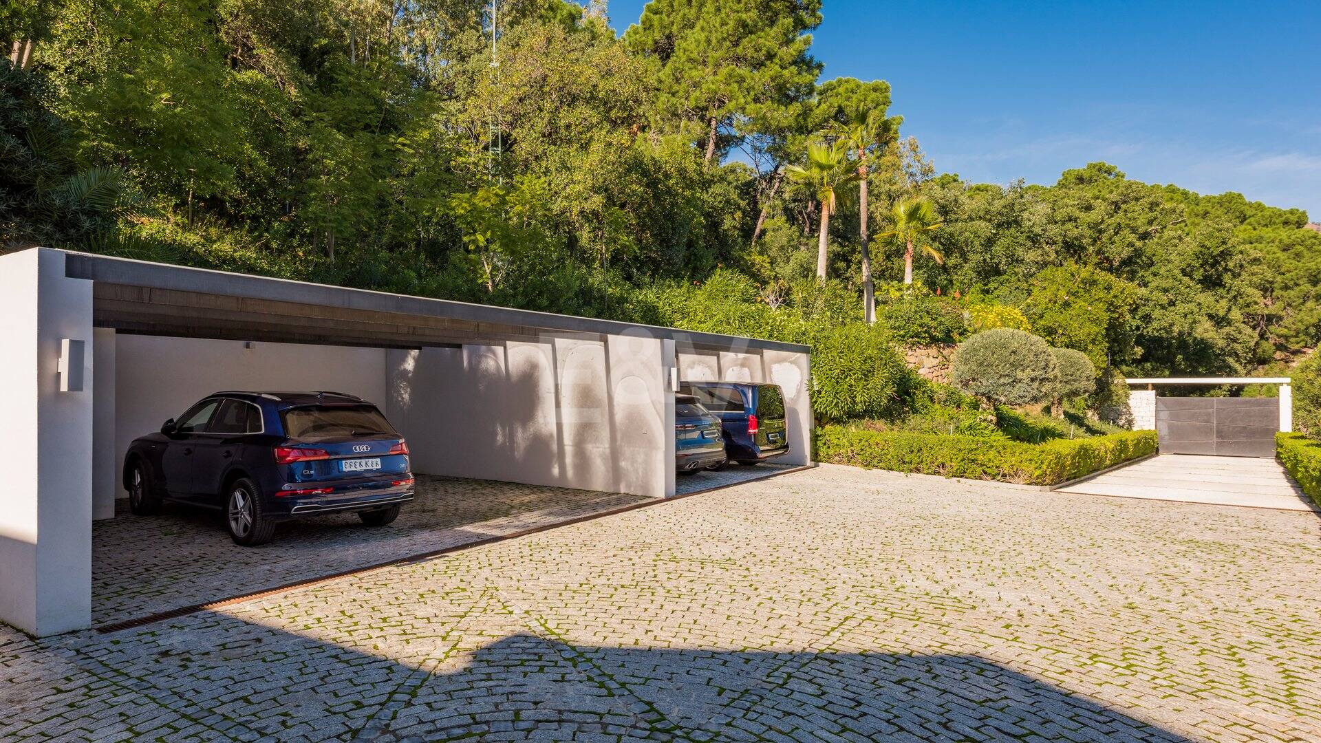 Moderne Villa in La Zagaleta mit herrlichem Meerblick