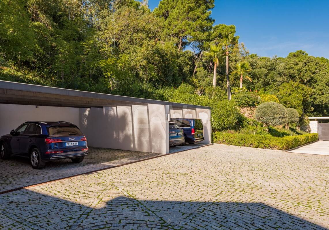 Modern villa in La Zagaleta with Stunning Sea Views