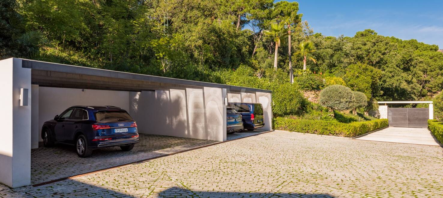 Moderne Villa in La Zagaleta mit herrlichem Meerblick