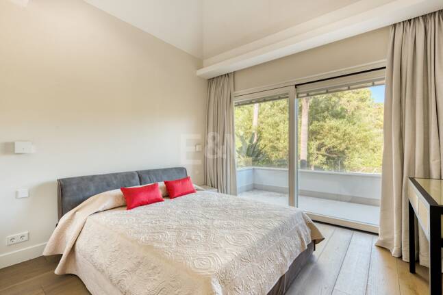 Moderne Villa in La Zagaleta mit herrlichem Meerblick