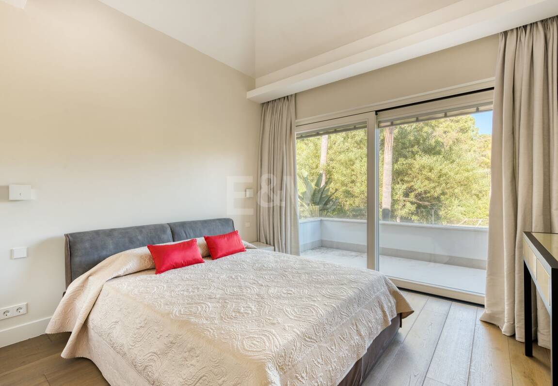 Moderne Villa in La Zagaleta mit herrlichem Meerblick