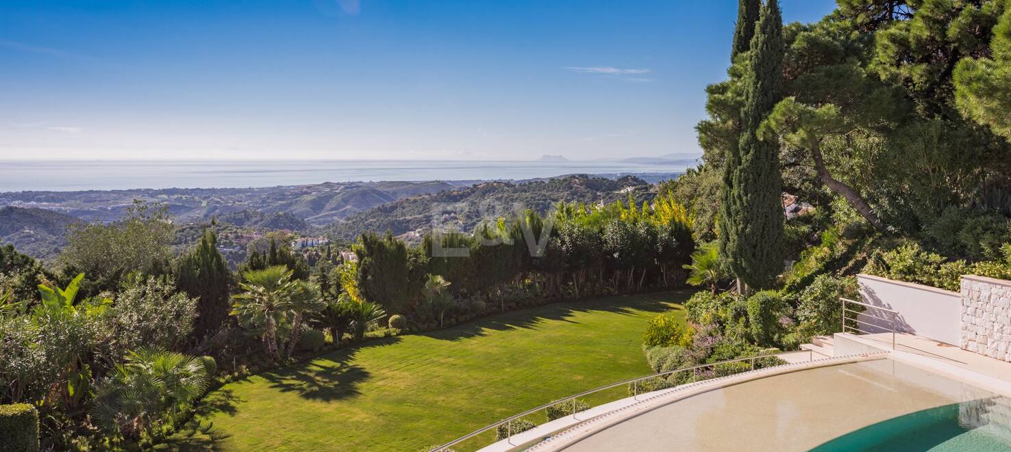 Moderne Villa in La Zagaleta mit herrlichem Meerblick