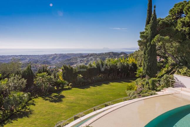 Moderne Villa in La Zagaleta mit herrlichem Meerblick