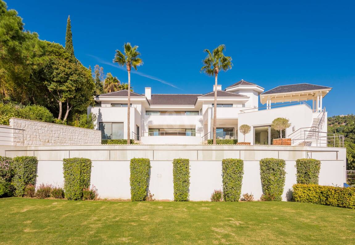 Moderne Villa in La Zagaleta mit herrlichem Meerblick