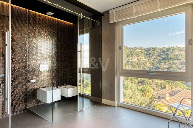 Moderne Villa in La Zagaleta mit herrlichem Meerblick