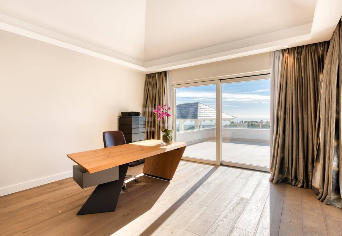 Moderne Villa in La Zagaleta mit herrlichem Meerblick