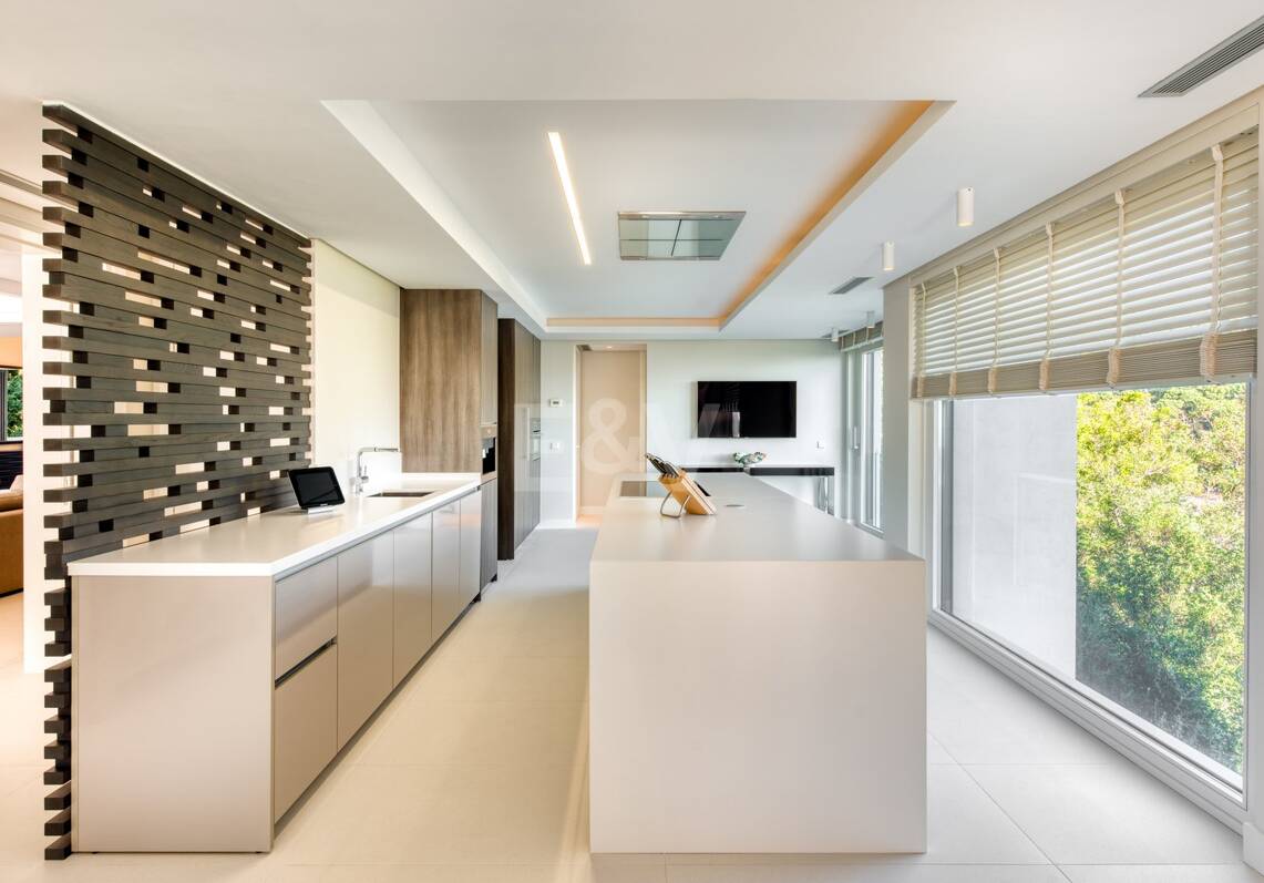 Modern villa in La Zagaleta with Stunning Sea Views