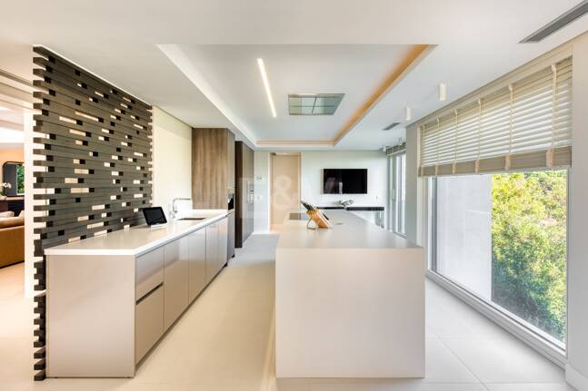 Moderne Villa in La Zagaleta mit herrlichem Meerblick