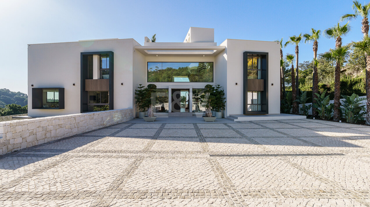 Villa moderna a estrenar con vistas al mar en Zagaleta