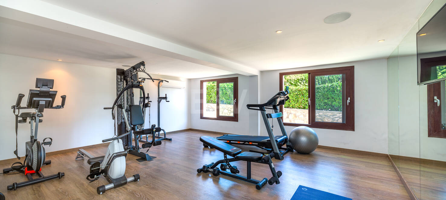 Elegant Mansion in Guadalmina on a Plot of Over 24,000 m²
