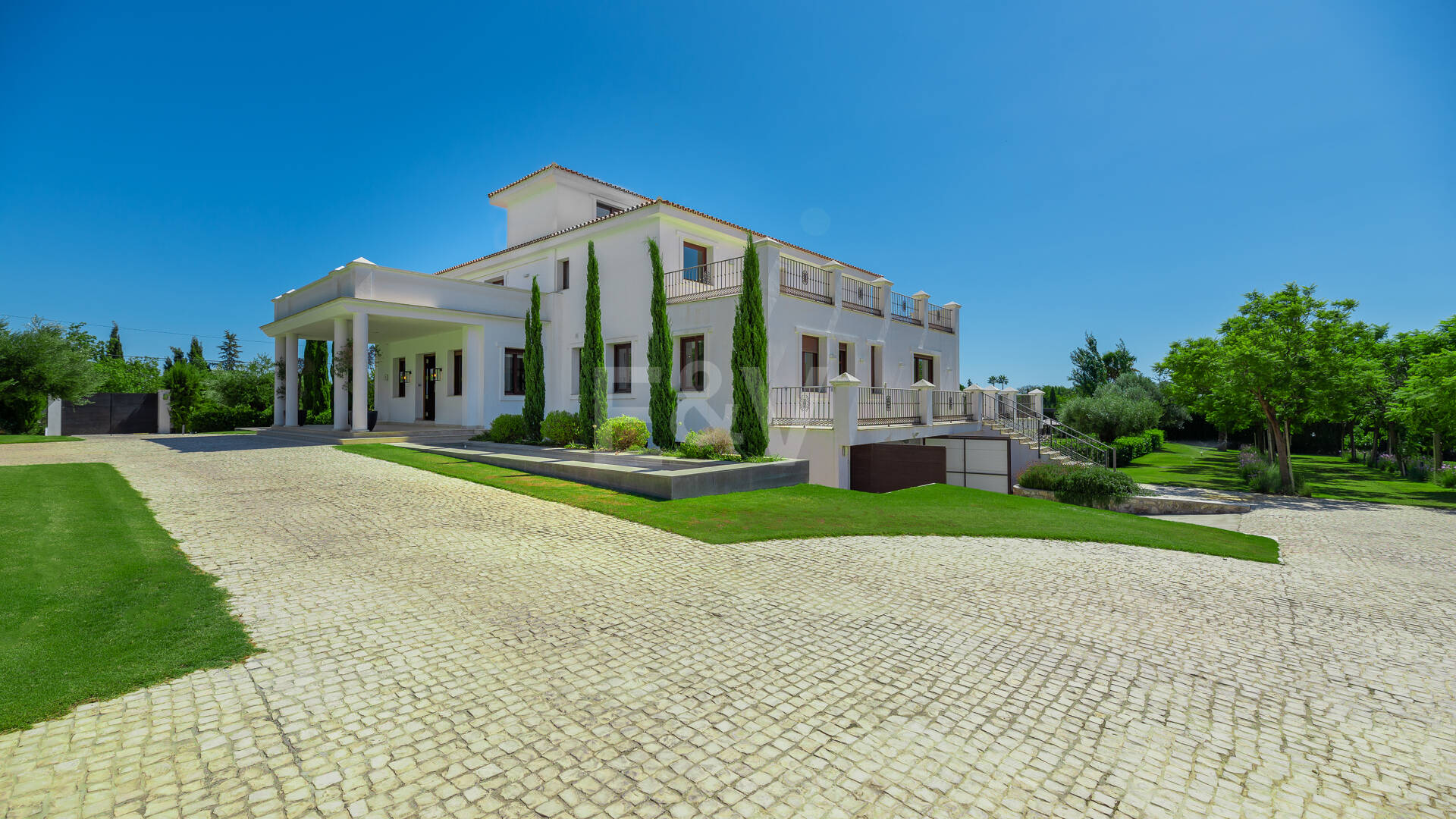 Elegantes Anwesen in Guadalmina auf einem Grundstück von über 24.000 m²