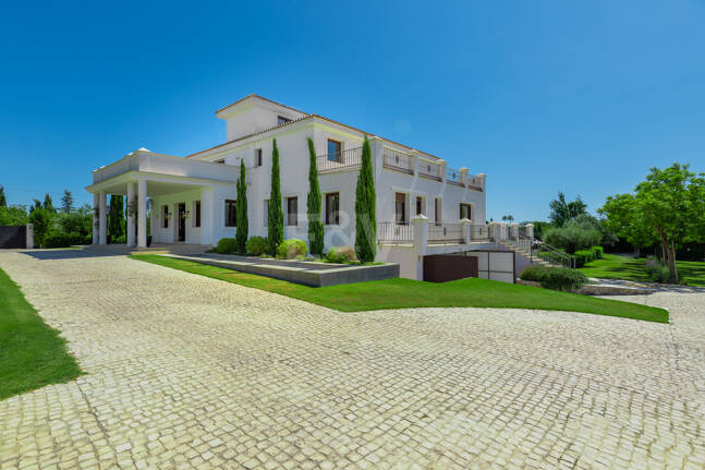 Elegantes Anwesen in Guadalmina auf einem Grundstück von über 24.000 m²