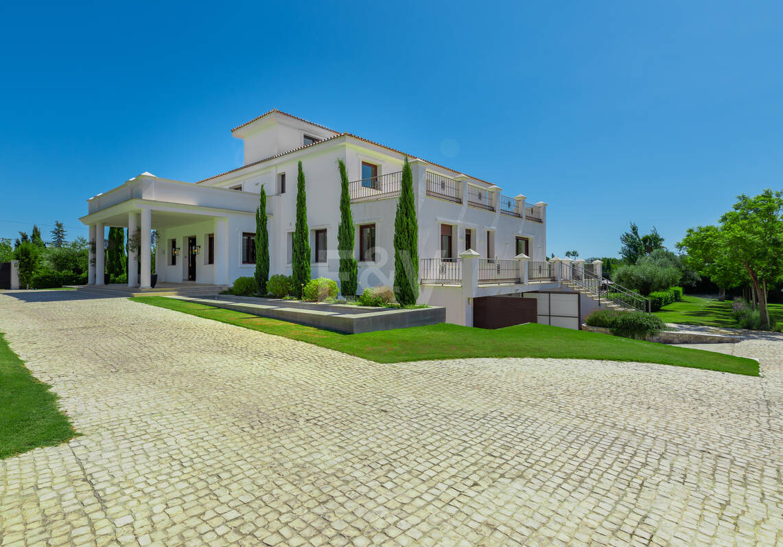 Elégant Mansion à Guadalmina sur un terrain de plus de 24 000 m2