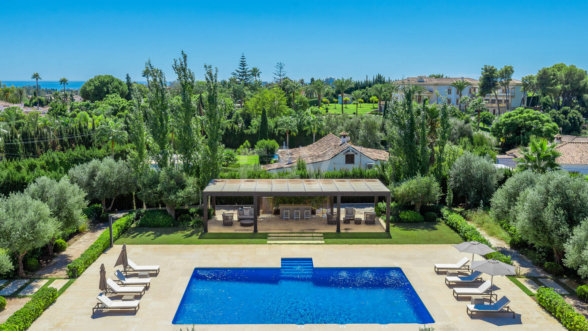 Elegantes Anwesen in Guadalmina auf einem Grundstück von über 24.000 m²